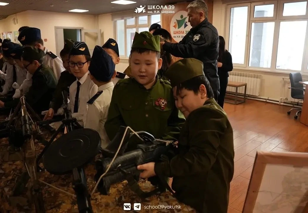 В нашей школе завершается Месячник патриотического воспитания - время, когда каждый ученик получает 