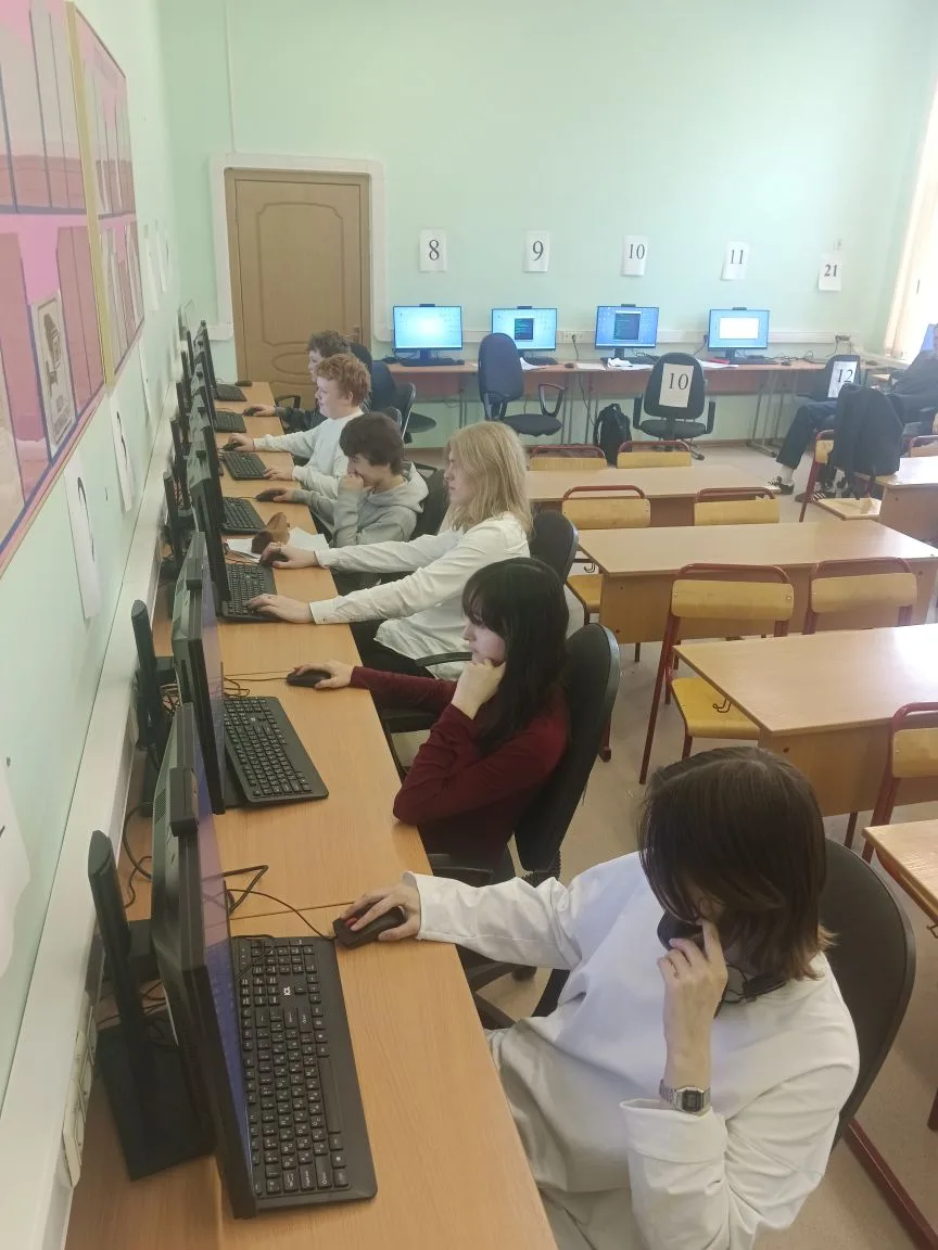 🚀 Проект «IT-вертикаль»: что ждет учеников 9-х классов  🎓 Проект «IT-вертикаль» — это городская обра