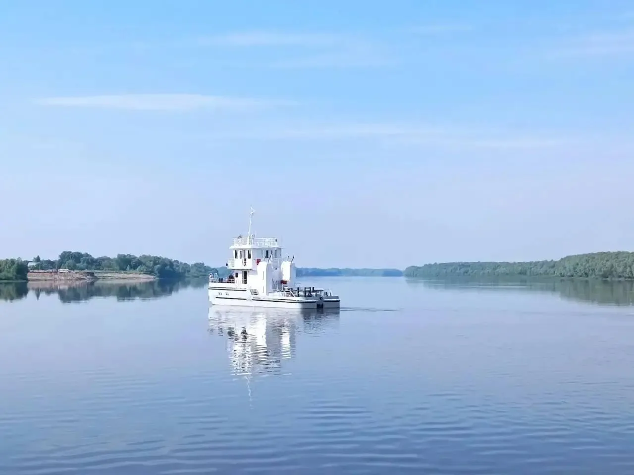 Омское предприятие «ПКФ «Техметторг» спустило на воду буксир-толкач ледового класса длиной более 20 
