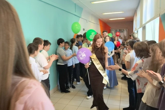 ФОТОМАРАФОН: ПОСЛЕДНИЙ ЗВОНОК  🎉 Пролетели школьные годы — впереди долгий и взрослый путь, важные ре