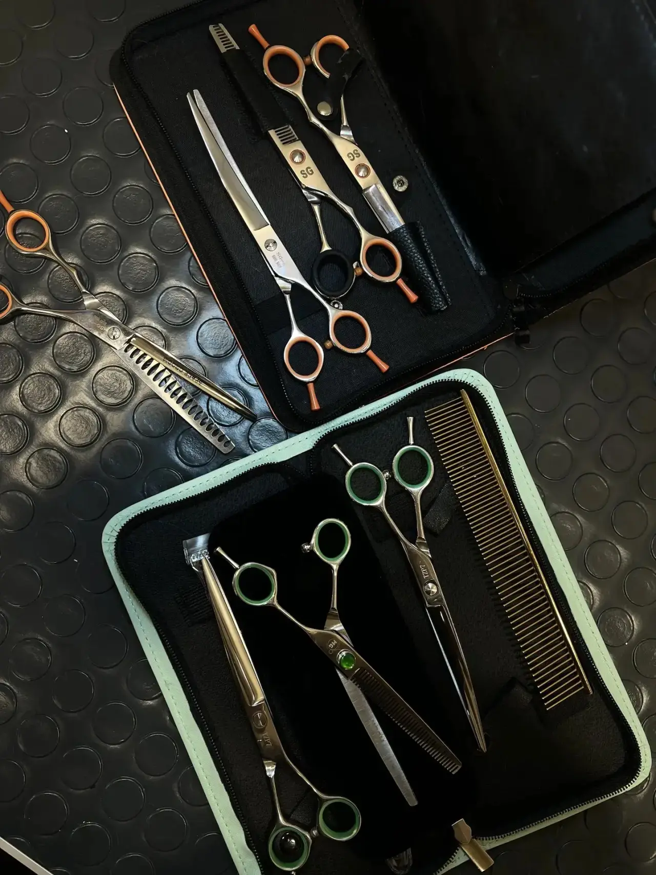 Заглянем в арсенал наших волшебников! ✂️