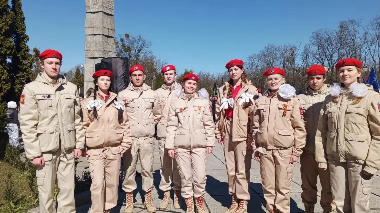 🇷🇺 Наши юнармейцы на Посту №1  Сегодня наши юнармейцы приняли участие в открытии молодежного патриот