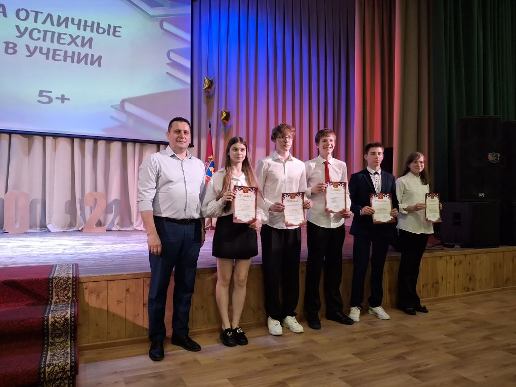 🎉 Торжественные линейки в честь окончания учебного года!   Сегодня в нашей школе прошли праздничные 