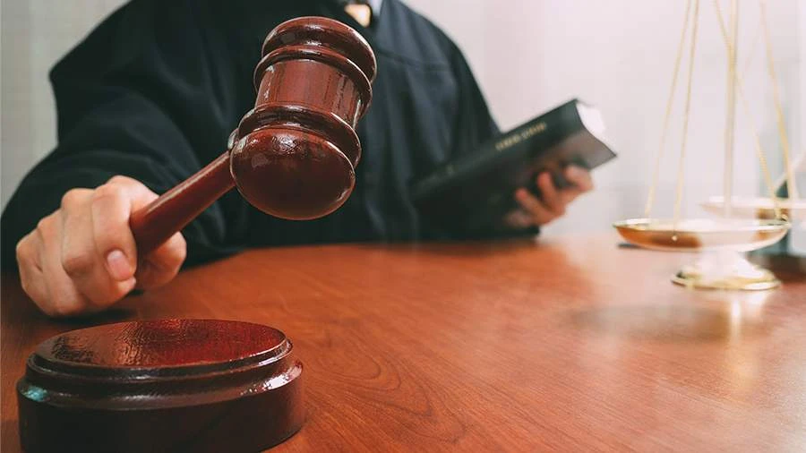 В Петухово суд приговорил нетрезвого водителя к обязательным работам и конфисковал его автомобиль.


