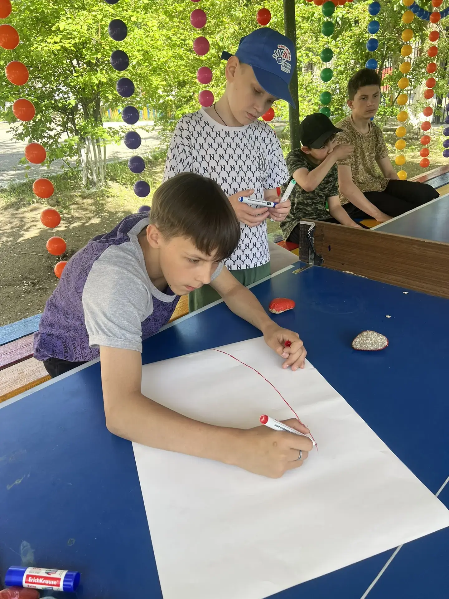 🕊️ Конкурс плакатов «Мы за мир» и Акция «Чистый двор» 

🌍 В центре в рамках профориентационной нап