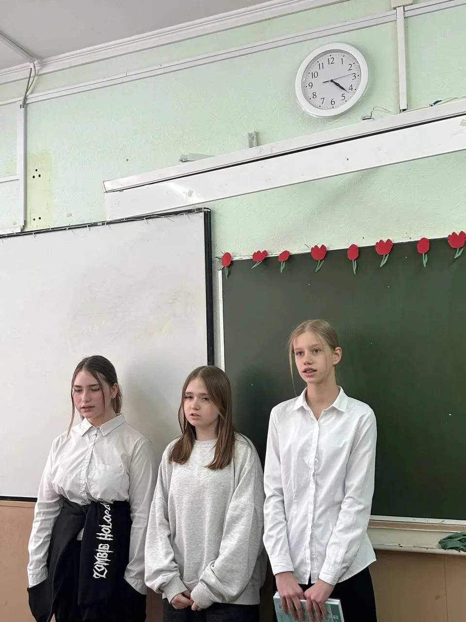 В 7-х классах прошел не просто урок, а настоящий музыкально-литературный батл! 🖋️🎶  Когда речь зашла
