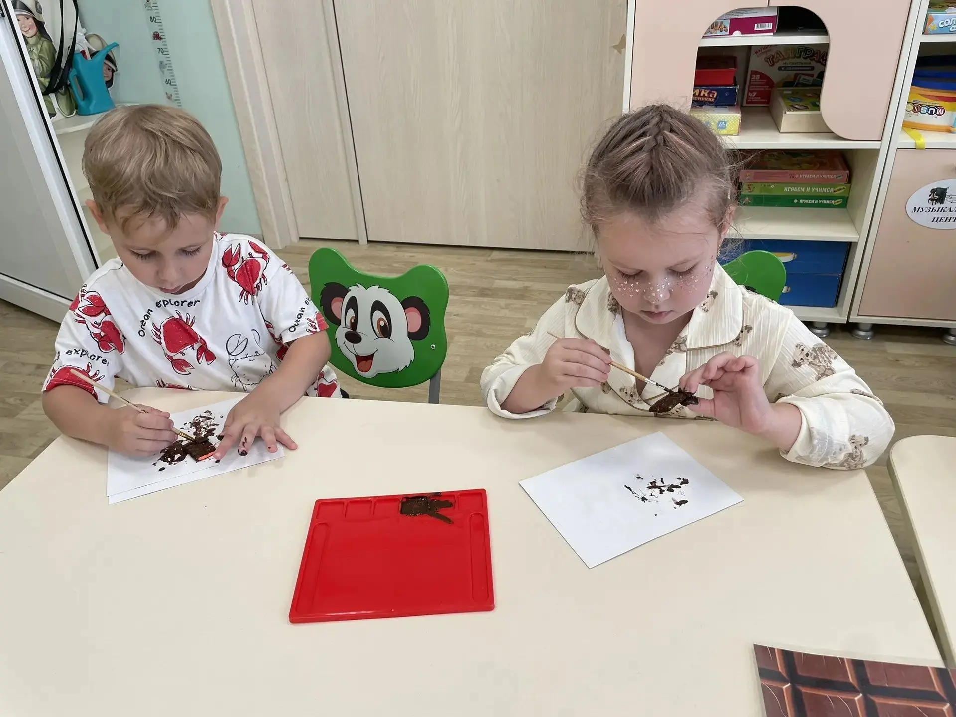 🍫 Сладкий день в группе «Пчёлки»! 🐝
Сегодня, 10 июля, средняя группа «Пчёлки» превратилась в насто