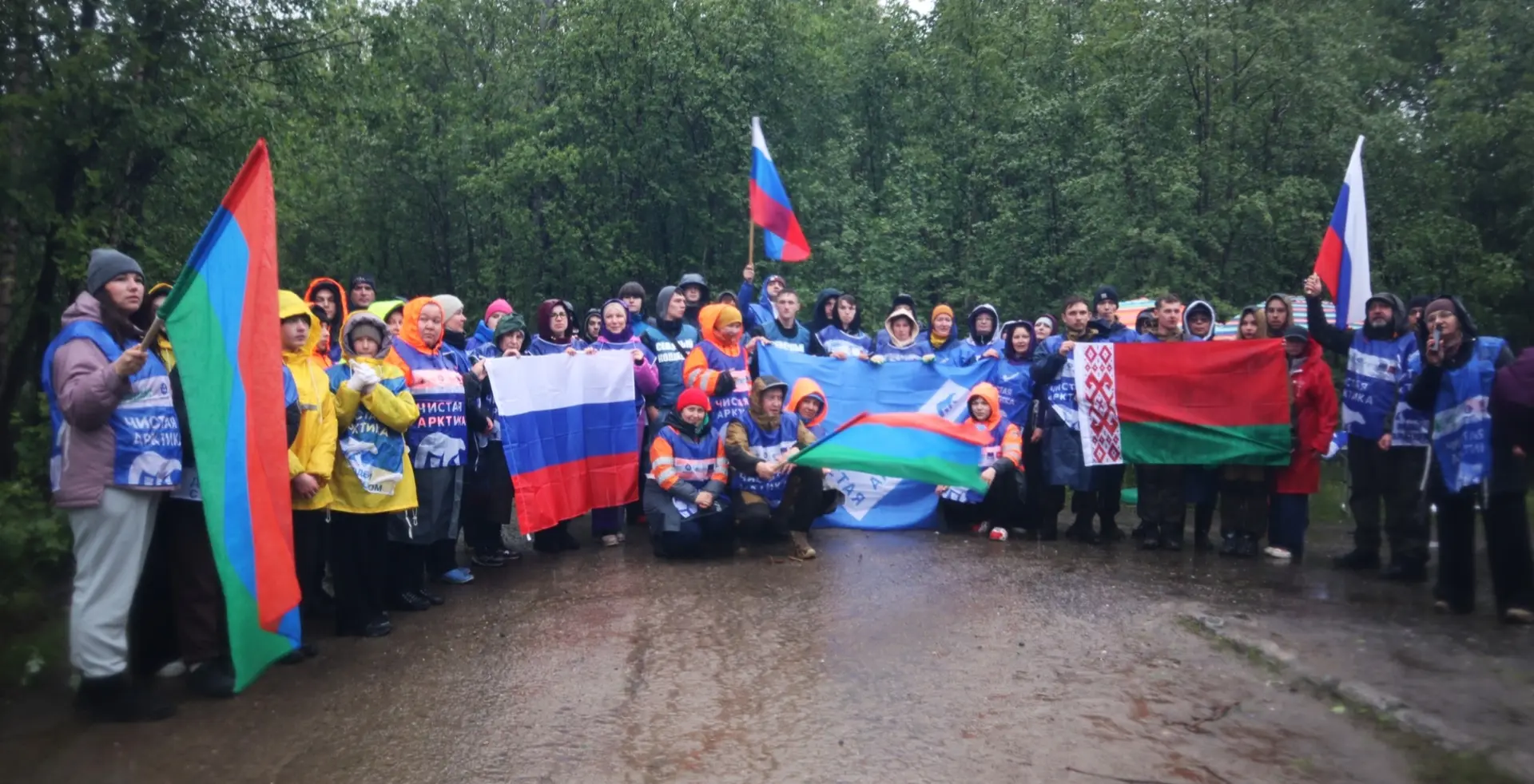 27 мая погода испытывала нас на прочность: снег, дождь и ветер не помешали волонтёрам в...