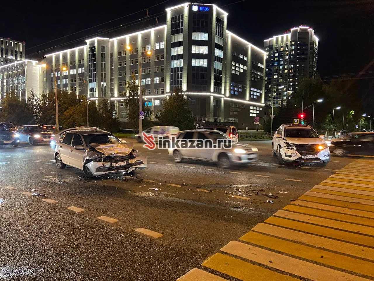 #нампишут, что на пересечении улиц Яруллина и Вахитова столкнулись Lada и Nissan.