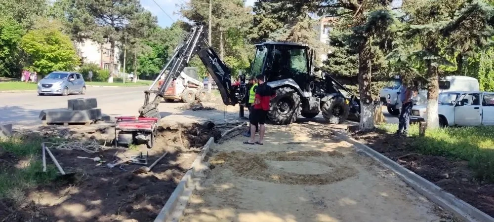 На объекте «Благоустройство общественной территории «Центральная часть станицы Старомин...