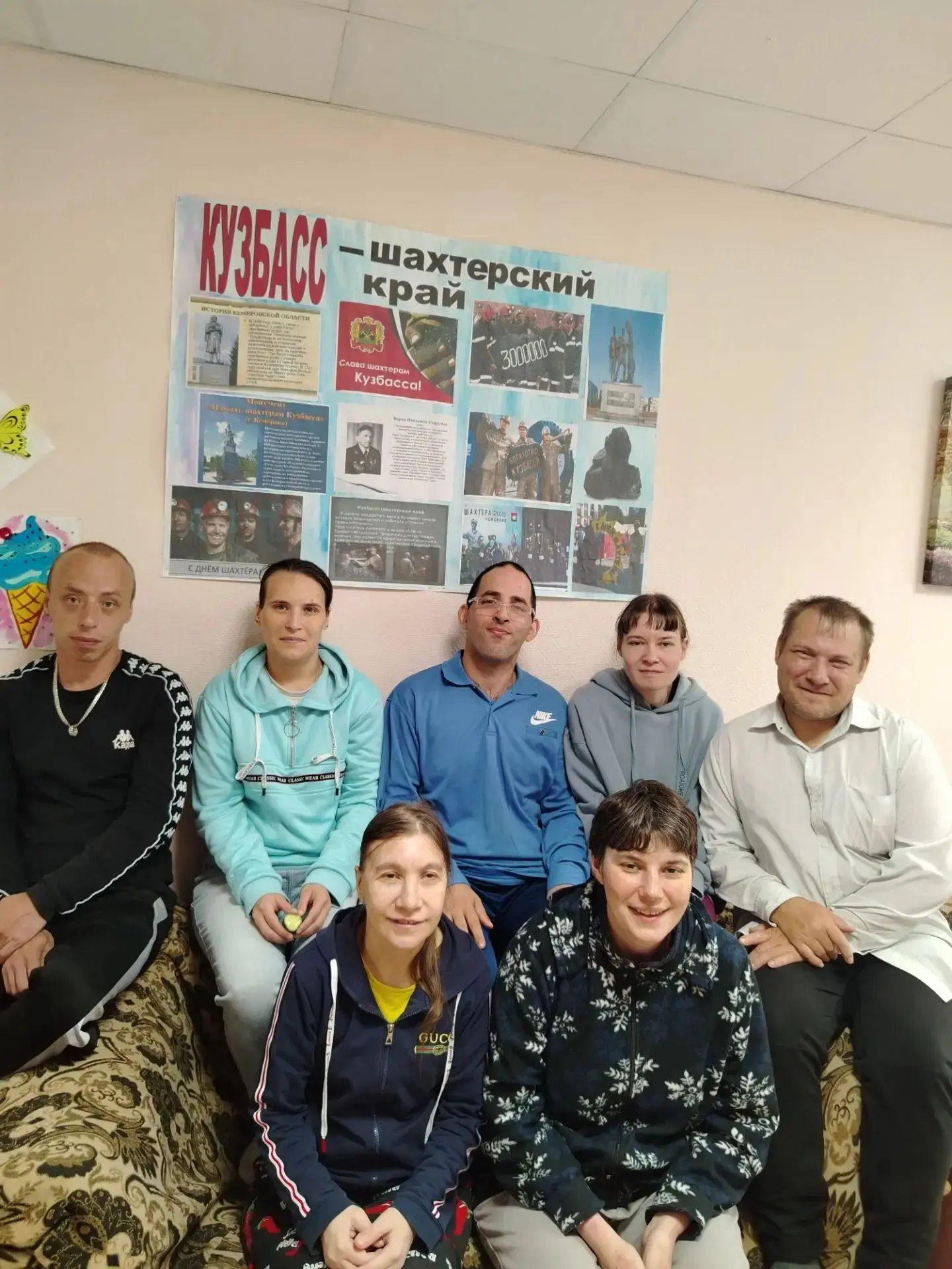 Сегодня получатели технологий приняли участие в изготовлении стенгазеты ко Дню шахтера ...