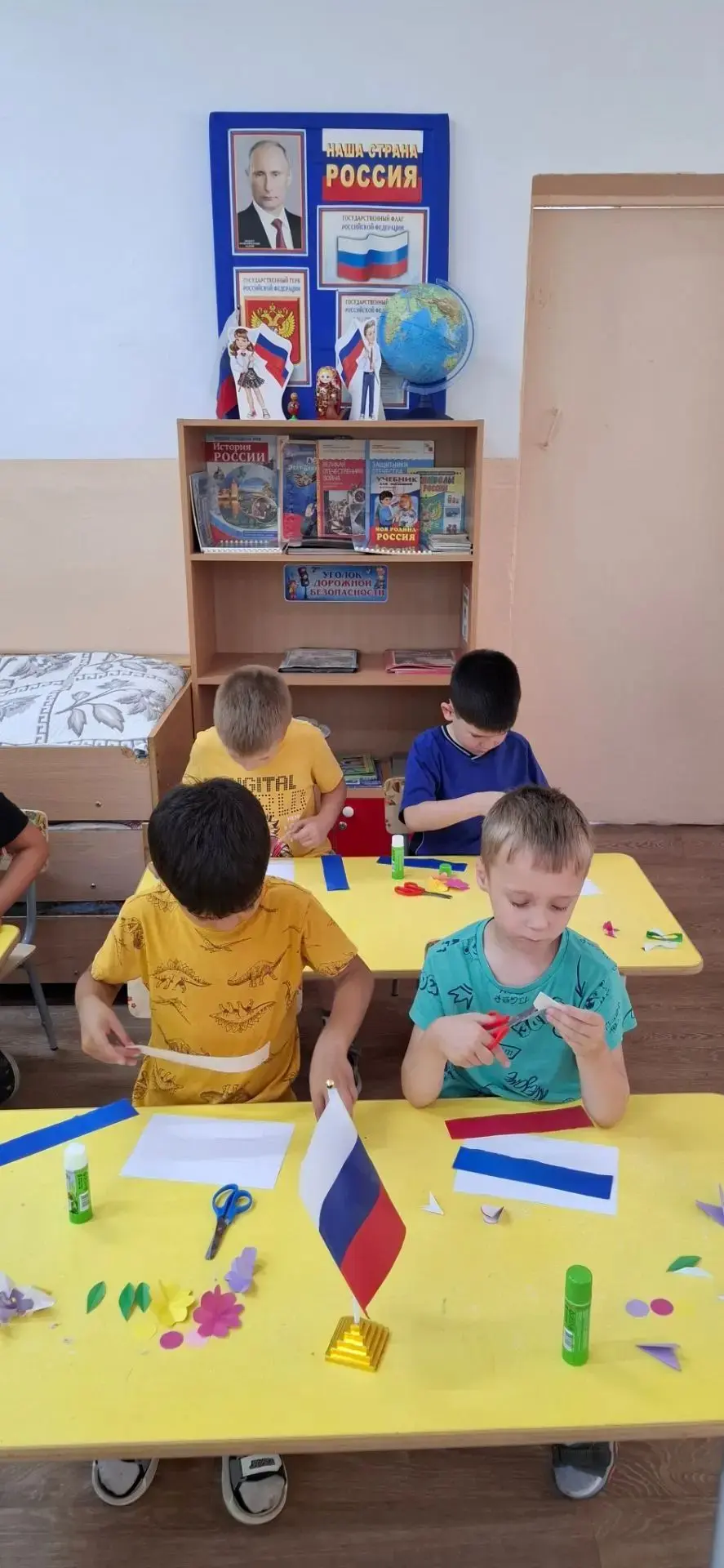 Патриотическое воспитание подрастающего поколения начинается с уважения к главным симво...