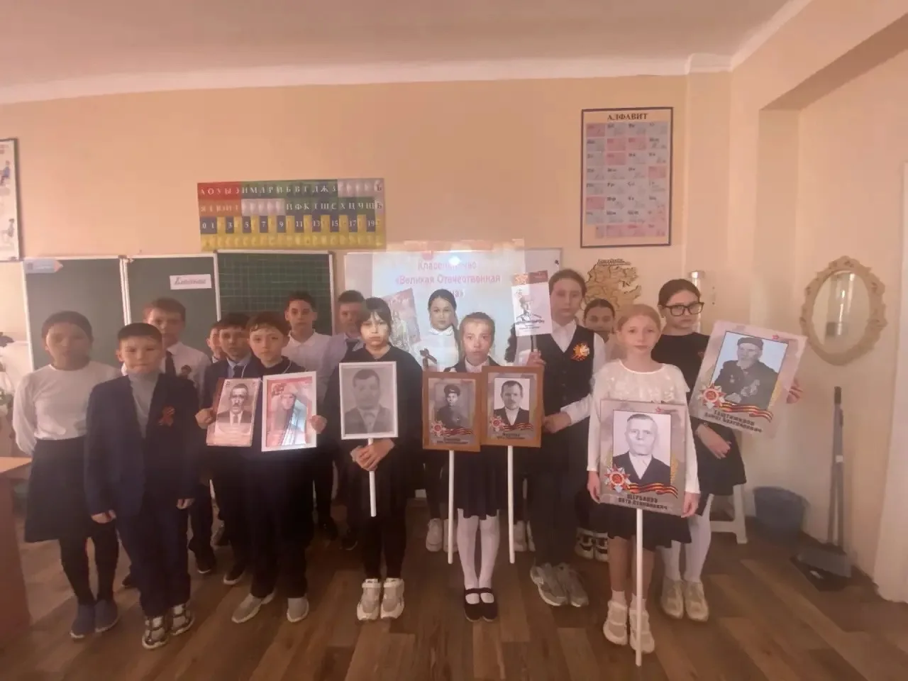 🕊️ Всероссийский урок памяти «Георгиевская лента -символ воинской славы» и Республиканская минута мо