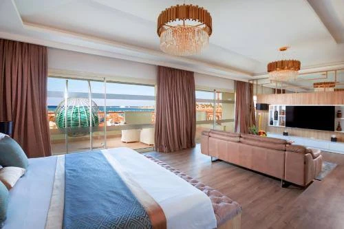Pickalbatros Dana Beach Resort в Хургаде. В отеле работает несколько ресторанов (по разным данным, 6