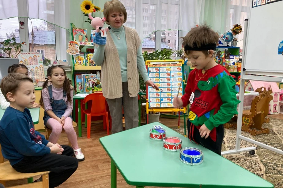 «Сегодняшние родители просто не разговаривают с детьми»: логопед-дефектолог — о росте речевых наруше