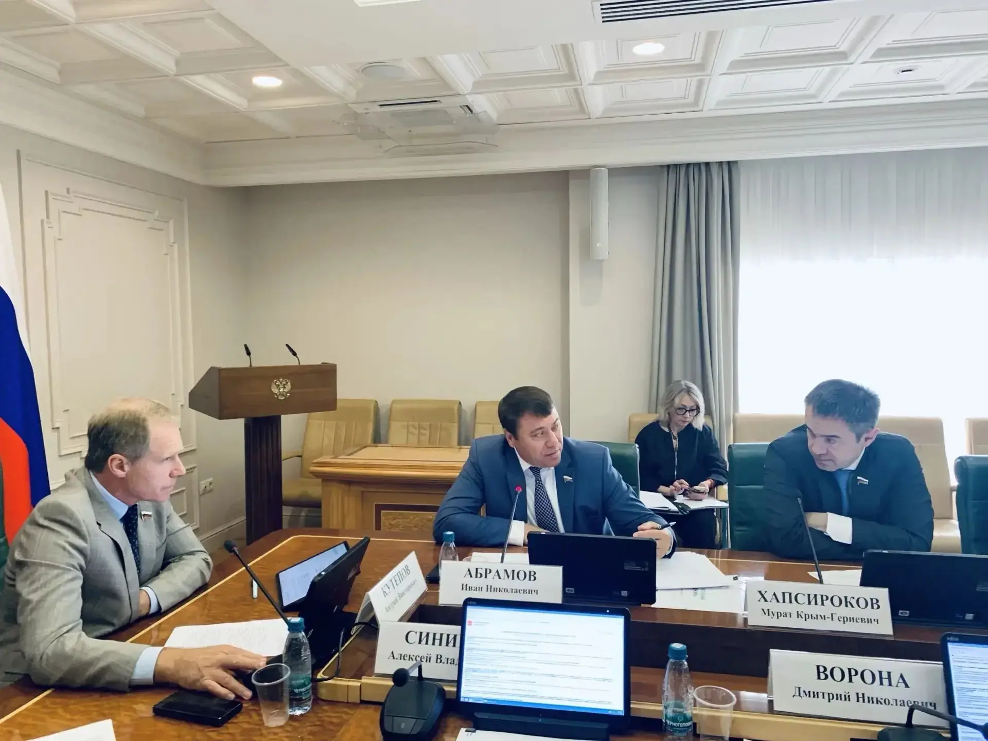 В заседании Комитета Совета Федерации по экономической политике принял участие первый замминистра эк