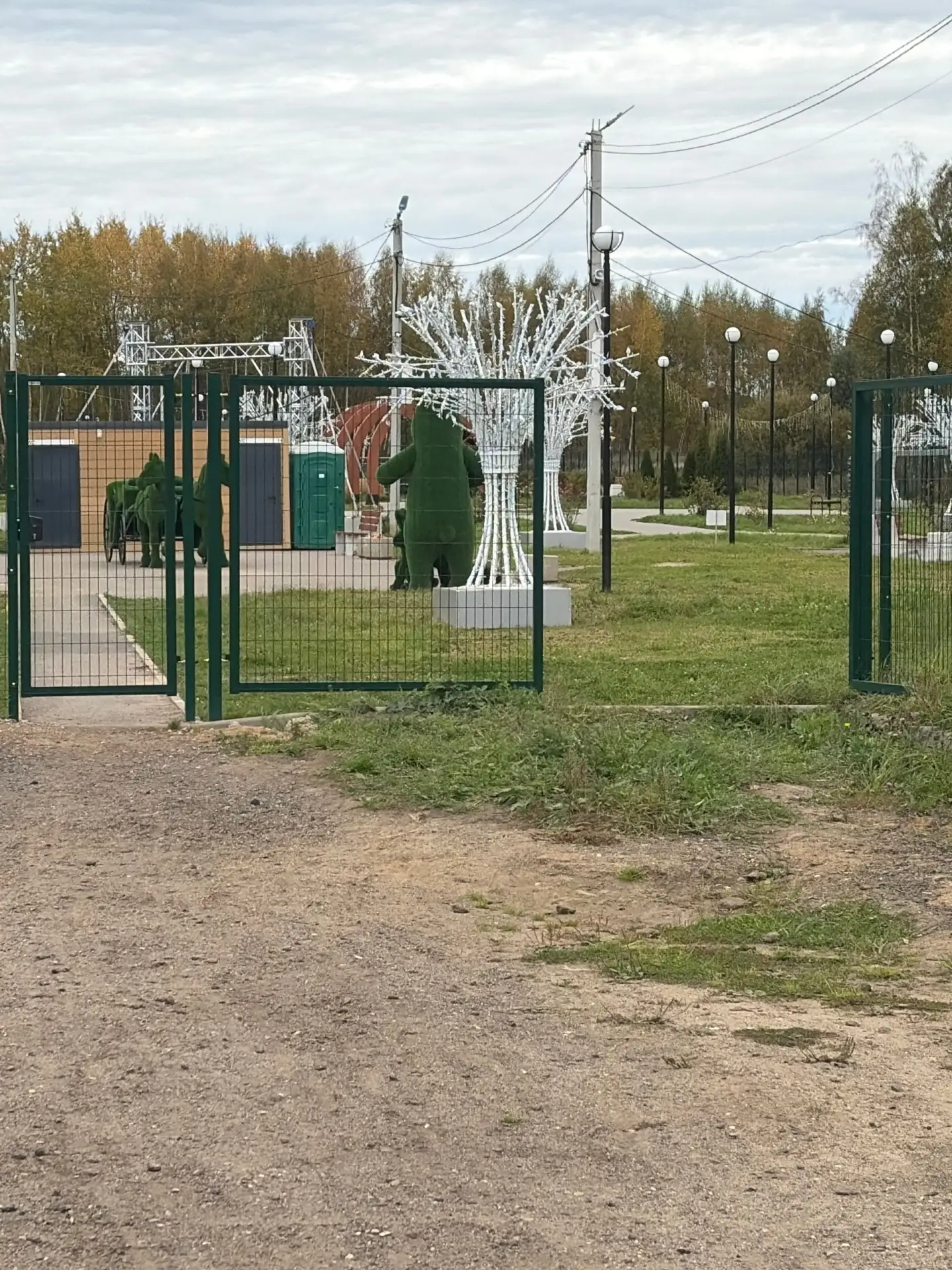 Добрый день! Уважаемая администрация района, подскажите и как заходить в парк Солнечный...