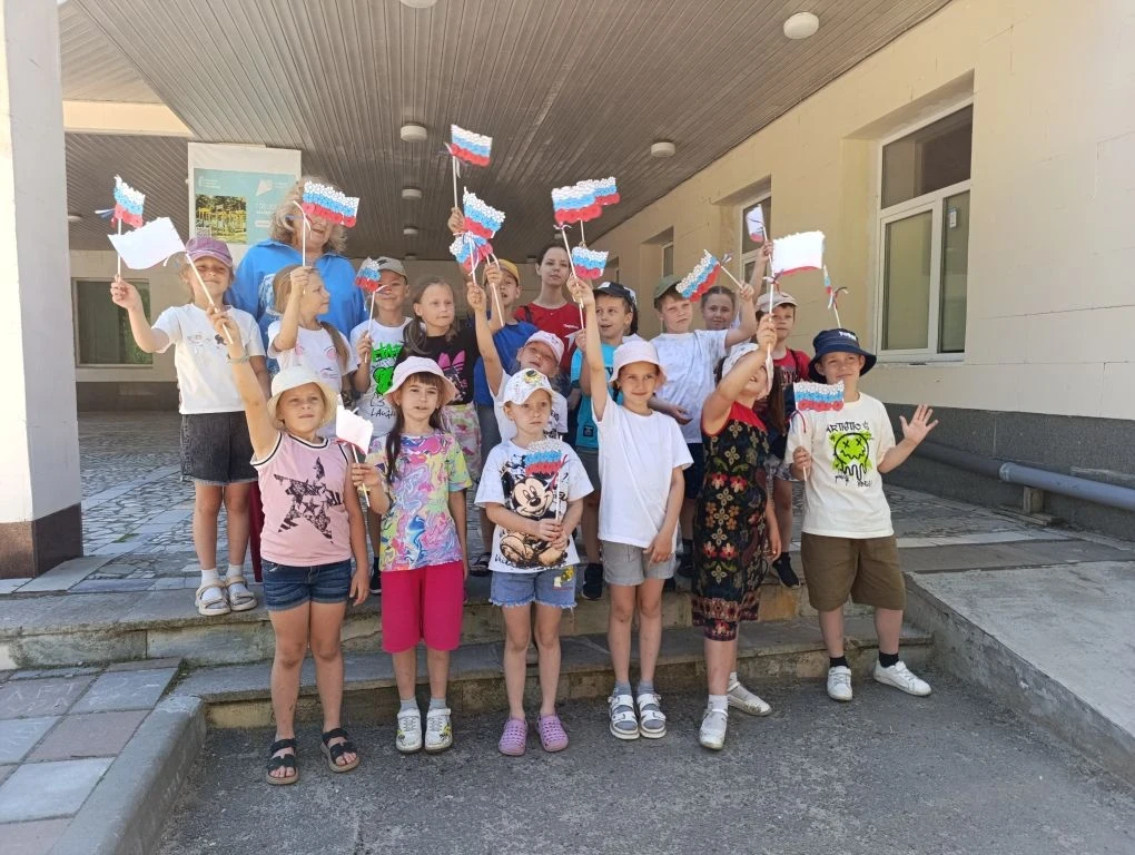 ДЕНЬ РОССИИ - 12 ИЮНЯ
Акция «Три цвета единства»
🇷🇺12 июня, в День России, наша страна отмечает од
