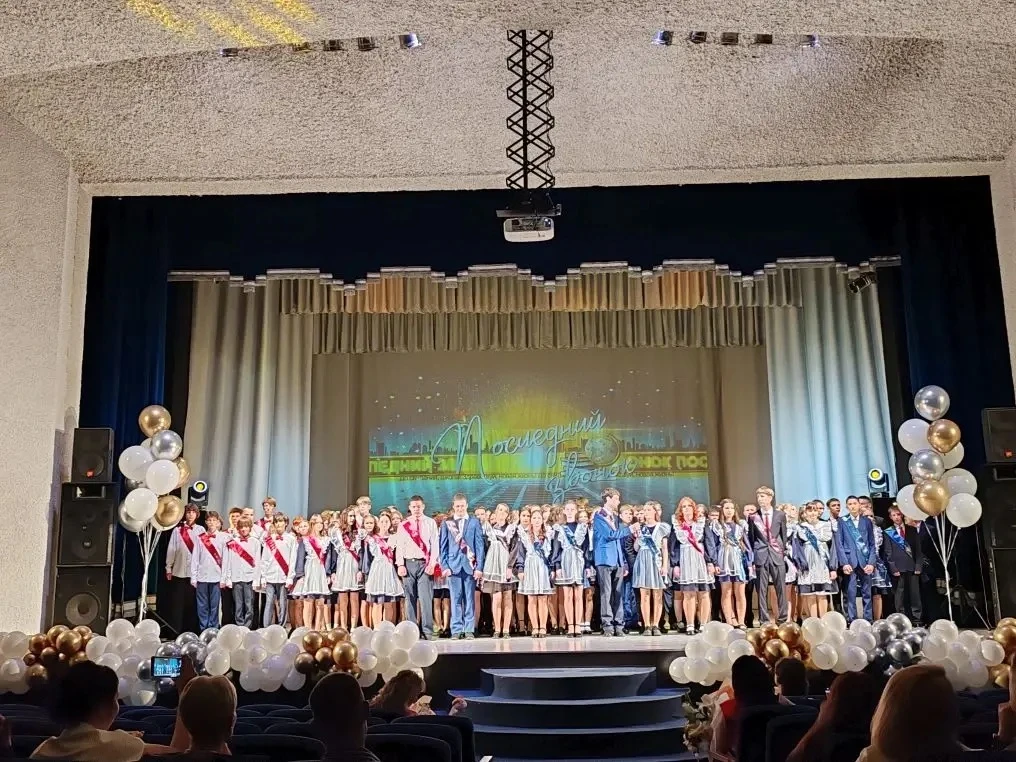 Слезы, вальс и последний звонок: как это было в нашей школе 💔🎓