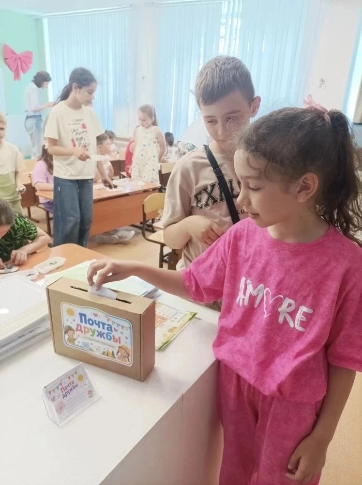 Всем привет! Это Настя, мне 9 лет 🤗
Сегодня в нашем лагере был крутой день! 😅
Сначала мы ходили в 