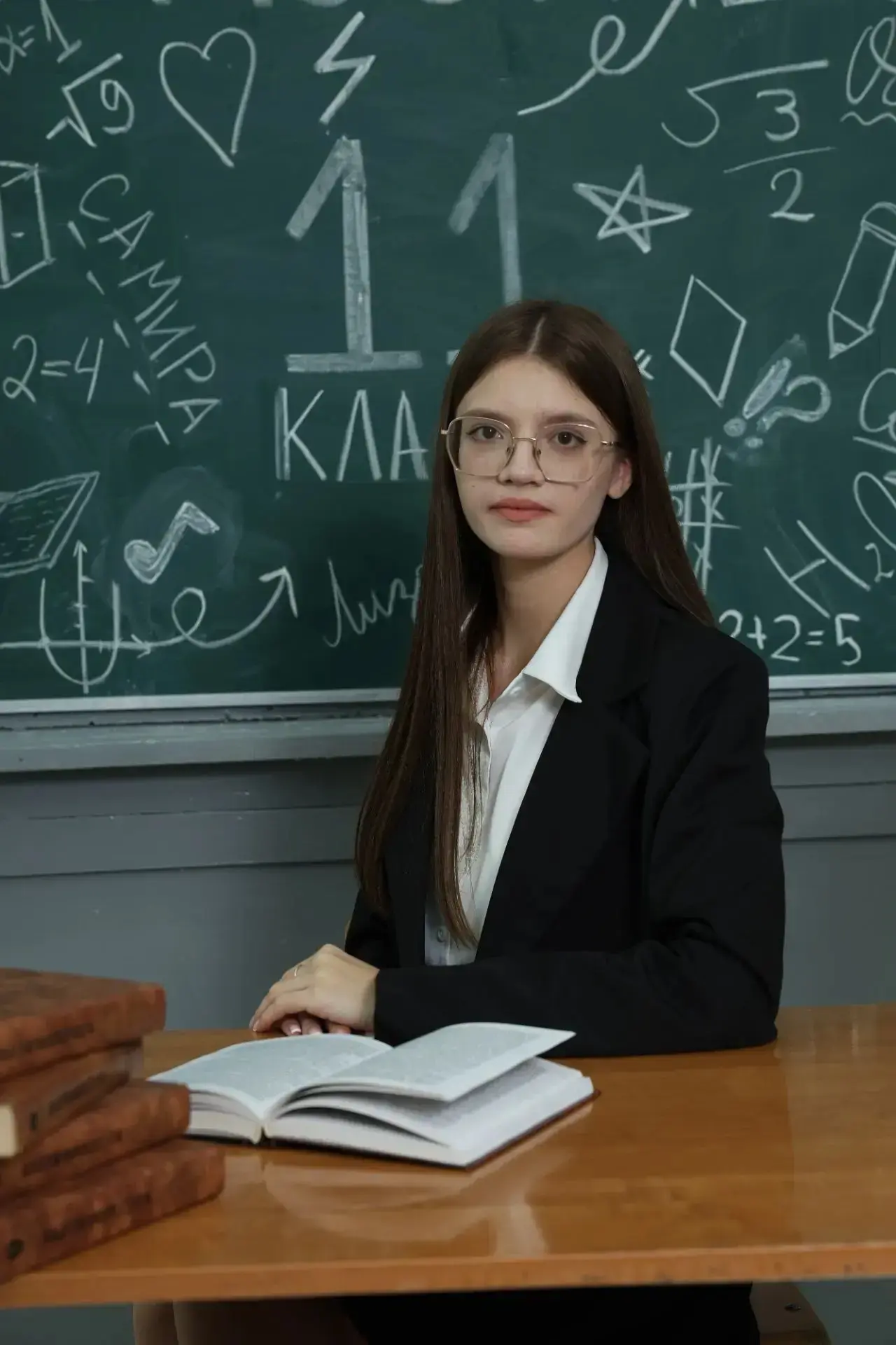 Урядова Елизавета выпускница МКОУ СОШ № 6 с. Октябрьского, получила на ЕГЭ по русскому языку 91 балл