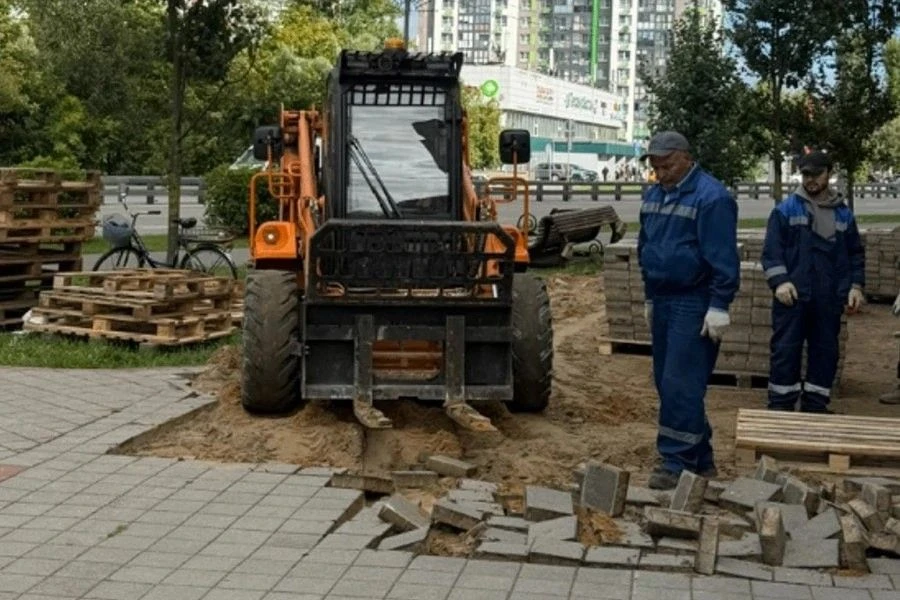 🛠 К открытию МФЦ в 8 микрорайоне благоустроят территорию у входа в учреждение