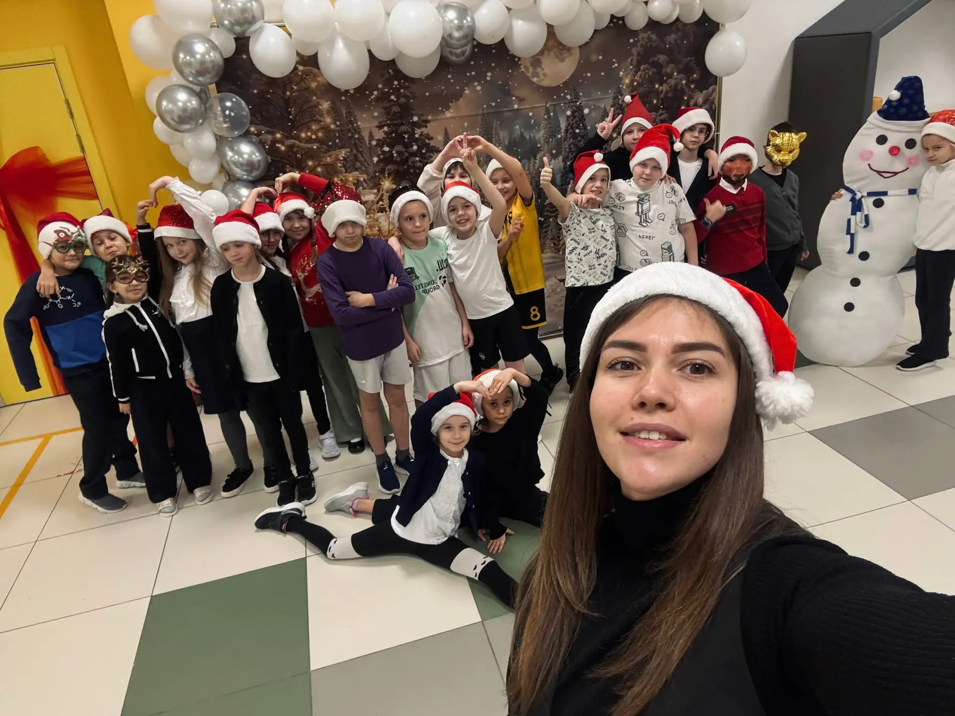 🎄✨ 2 «В» класс открывает неделю новогоднего настроения! ✨🎄  Сегодня у наших замечательных ребят прош