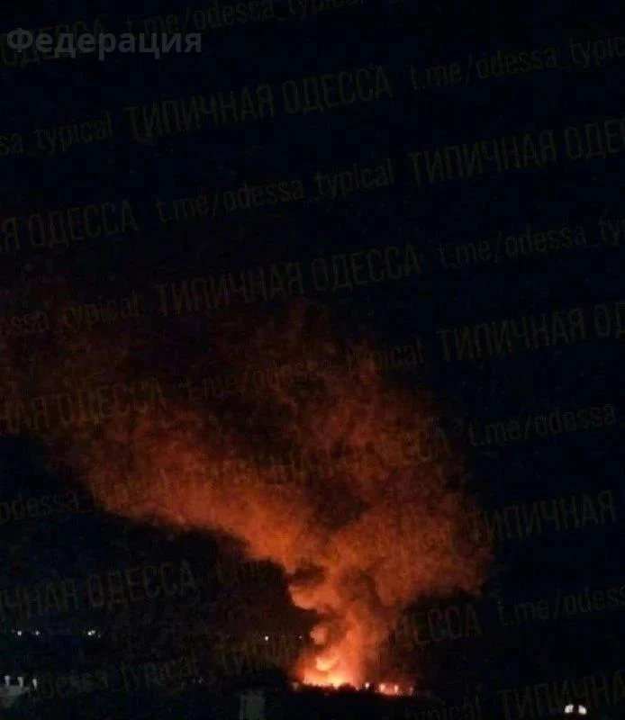 💥🇷🇺 Огненный столб под Одессой: «Герань-4» уничтожила склады ВСУ