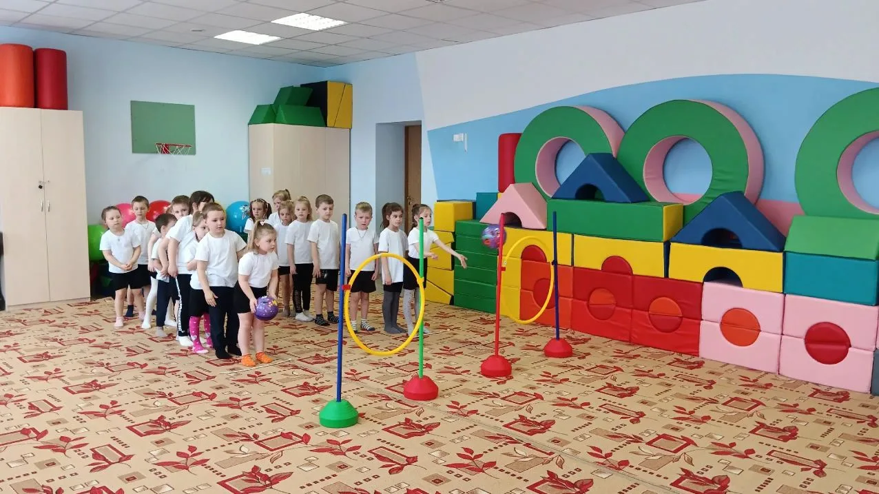 Метание мяча в цель — важный элемент физической культуры в ДОУ, который способствует ра...
