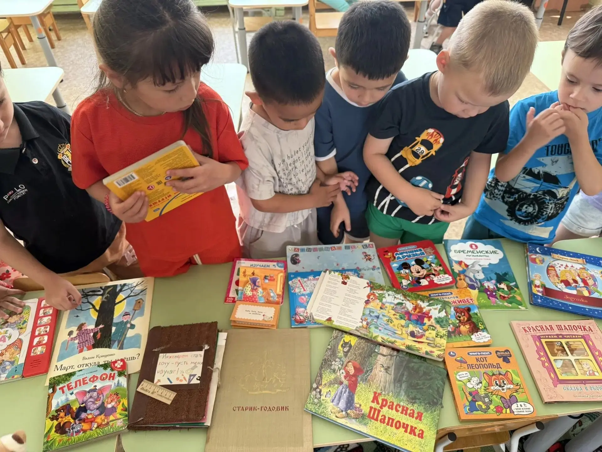 Большое литературное путешествие началось! 🗺️📚
В свои права вступила средняя группа № 7, где воспи
