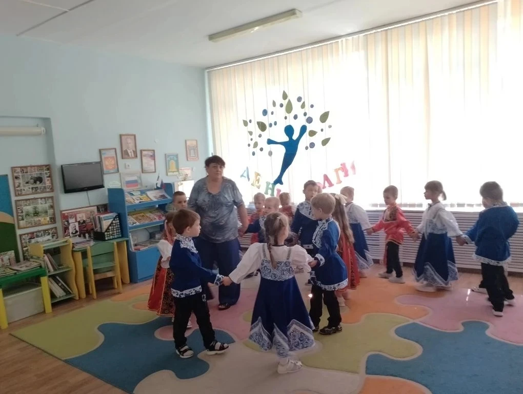 Сегодня в нашем ДОУ прошёл замечательный праздник, посвящённый великой русской реке  - ...