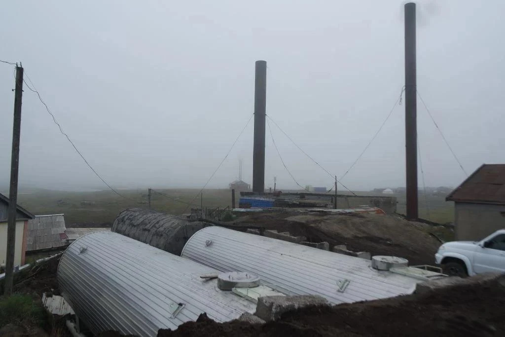 🏭 Ёмкости для котельной доставили в Лорино благодаря Северному завозу
