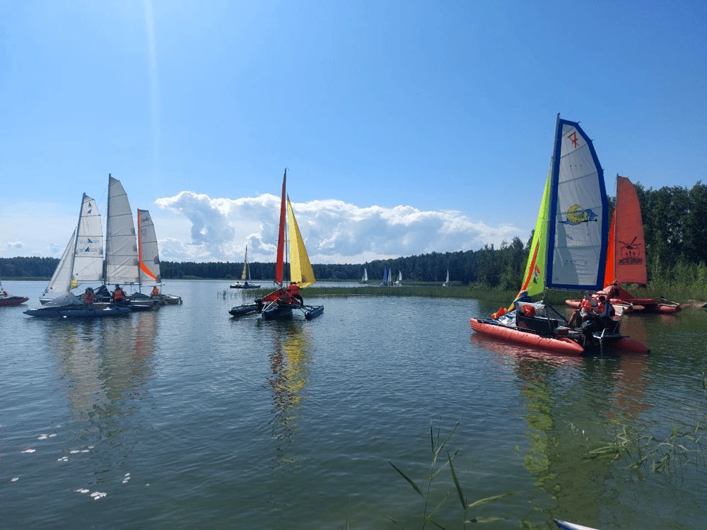 ⛵️ Приглашаем студентов и сотрудников ОмГУПСа на фестиваль парусного спорта «Обское море-2026»!  С 1