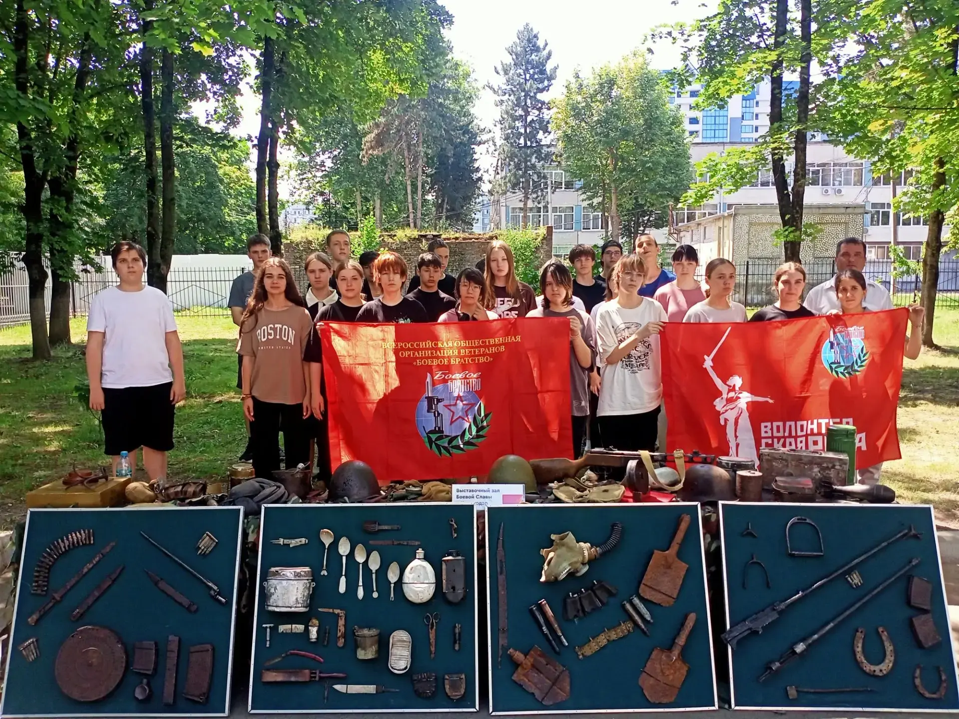 Воспитанники ЛТО "Авангард" посетили выездной музей " Выставочный зал Боевой Славы" Ребятам рассказа