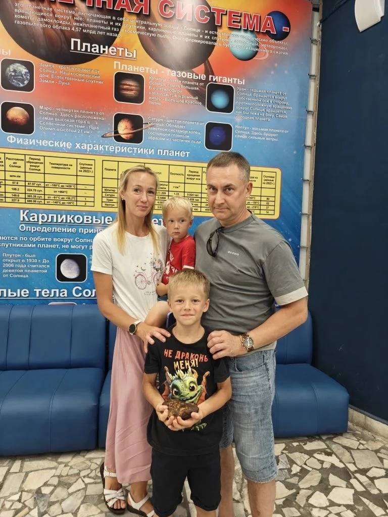 КОСМИЧЕСКАЯ НЕДЕЛЯ В ПЛАНЕТАРИИ!

28 июля - День первый!🔭🚀🎇
Метеорит найден! 🌠💫👫

Сегодня учас