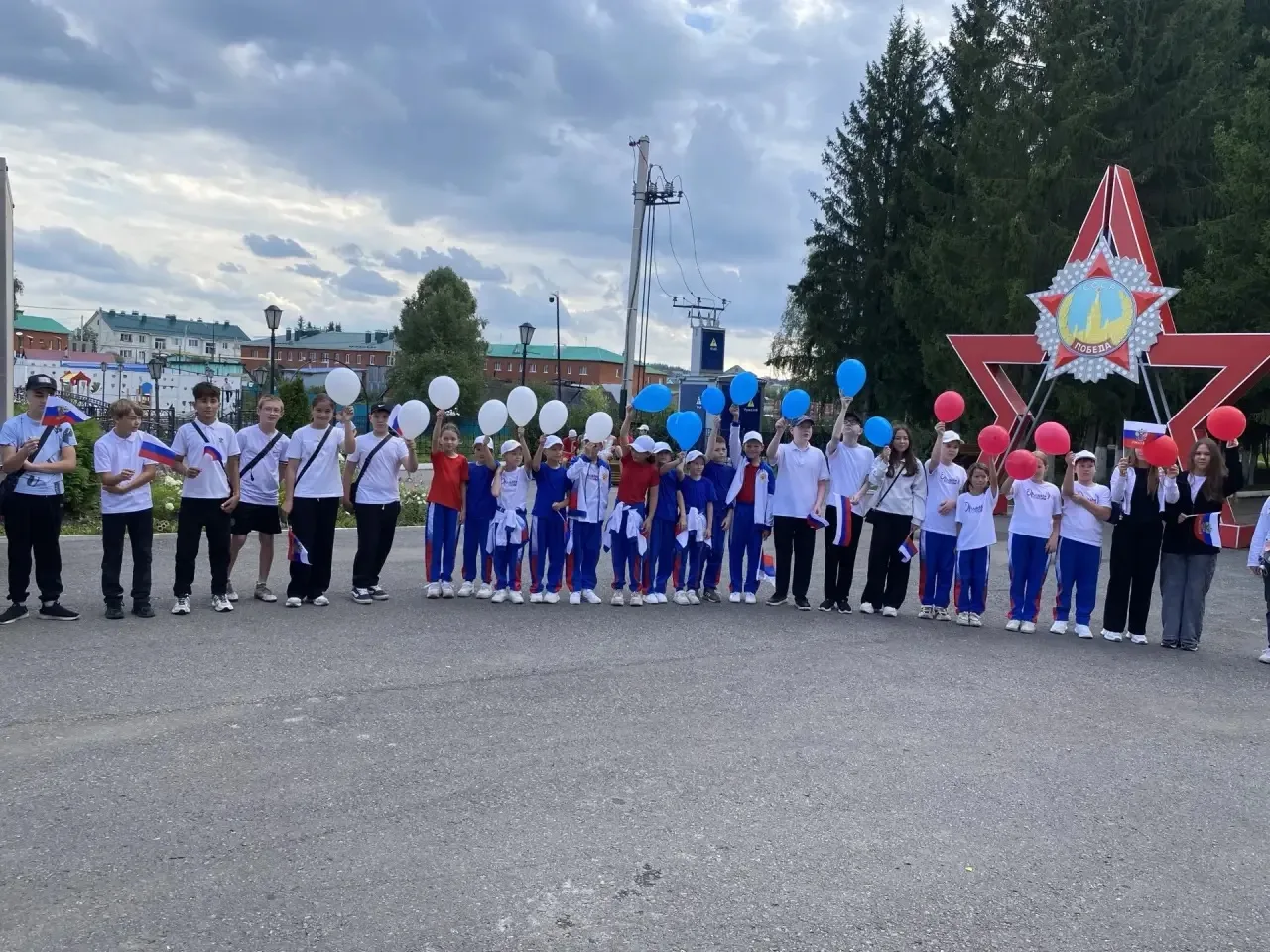Сегодня, 21 августа, на площади районного Дома культуры прошло торжественное мероприяти...