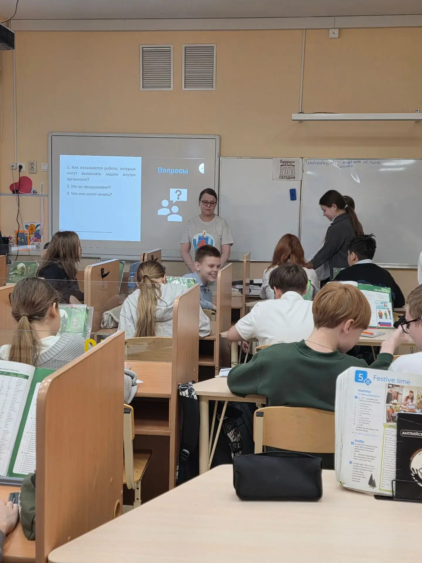 🧬 Нанороботы: спасатели внутри нас!  В рамках Недели высоких технологий ученицы 10 «А» класса, Черке