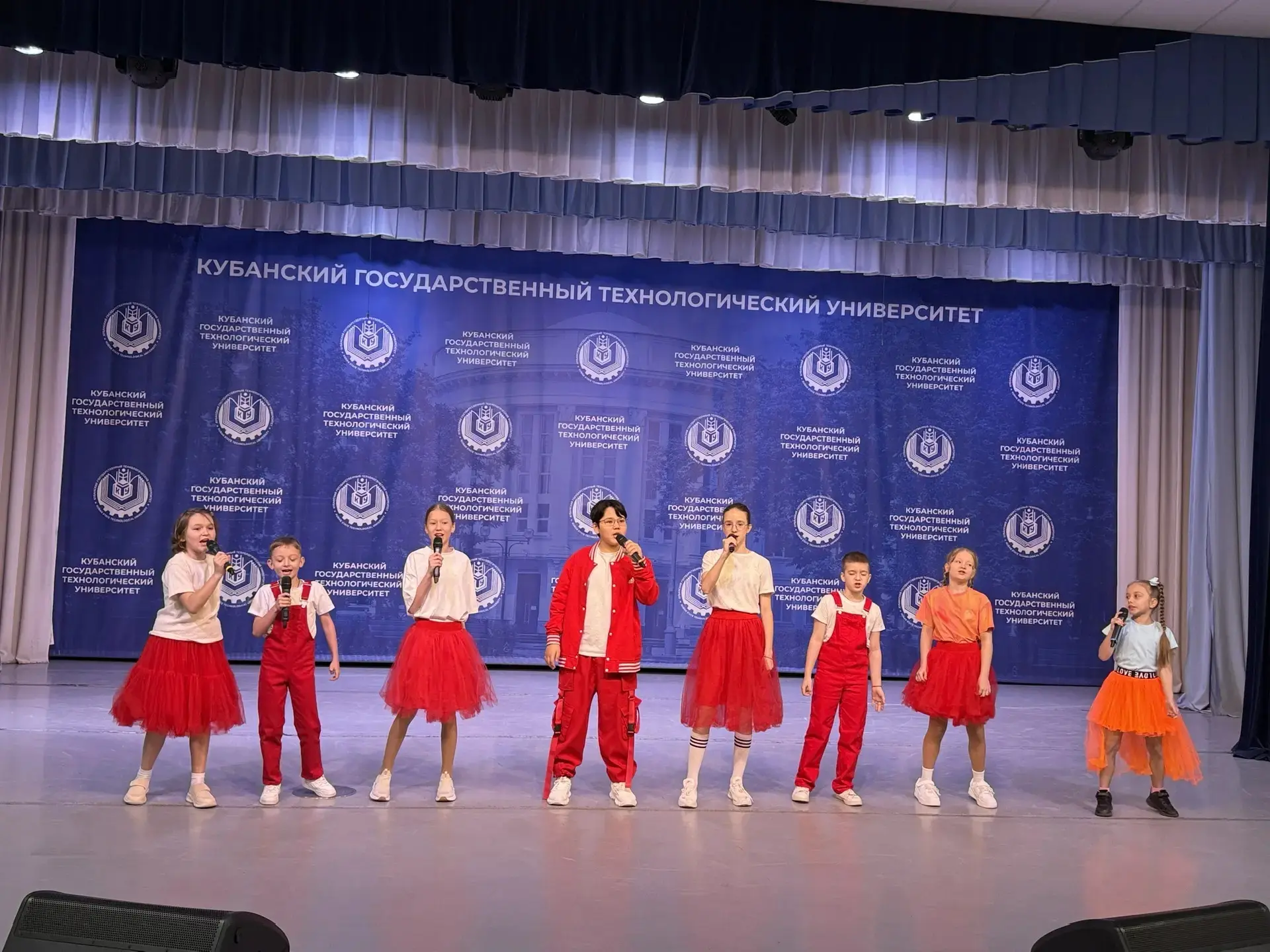 Дорогие друзья!  С радостью делимся отличными новостями от команды КВН «Родительский Контроль»! 🤩🎉  
