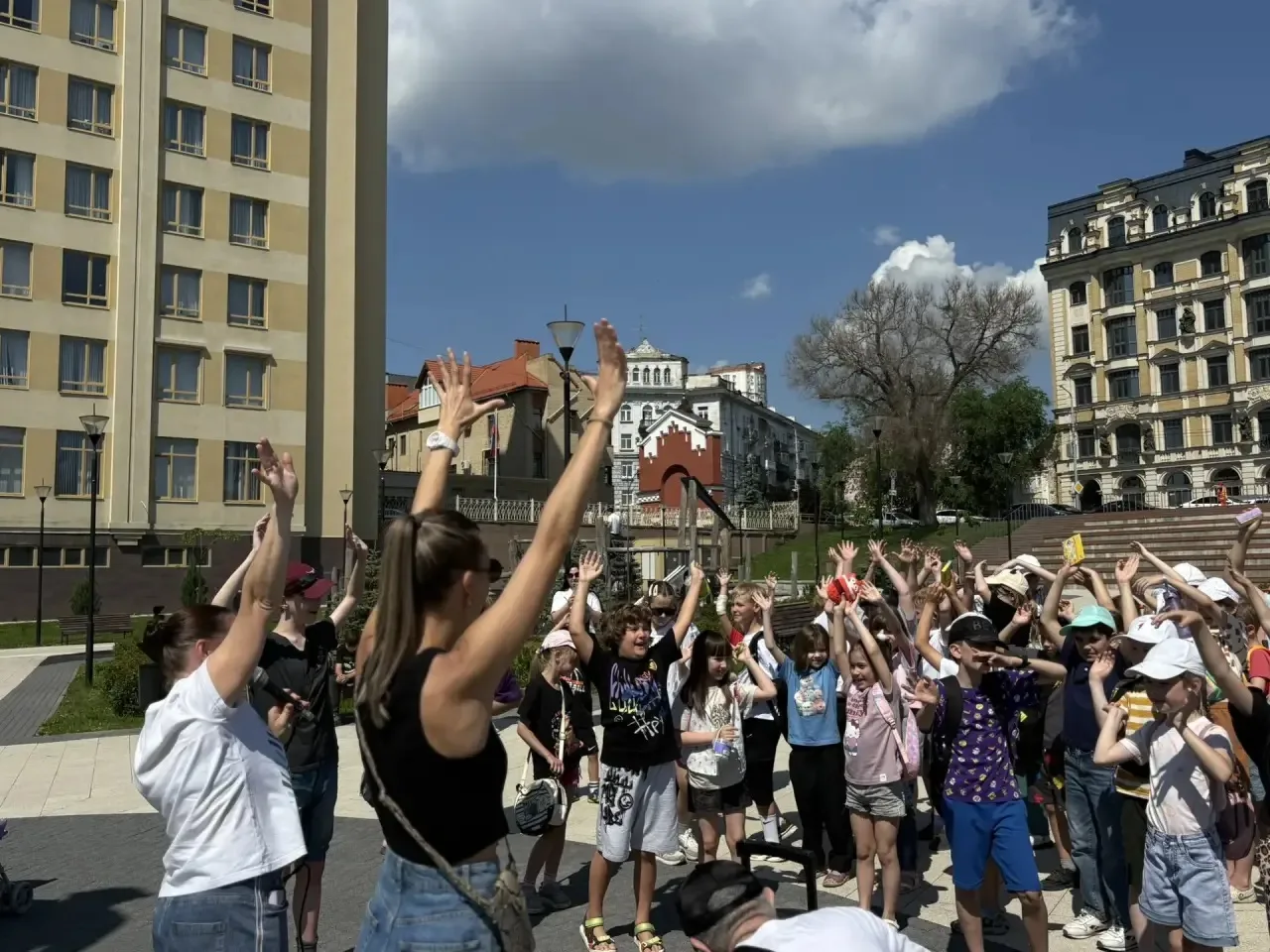 🇷🇺В сквере Петра Первого прошла патриотическая акция «Я рисую Родину мою», посвящённая Дню России
