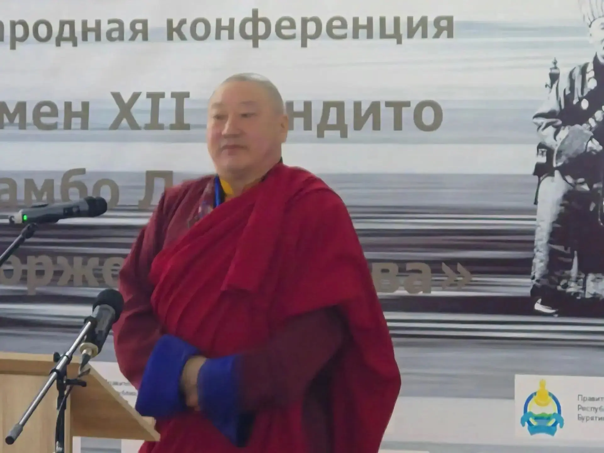 Илаһан тэмдэг.

Монгол Уласай Гандантэгчэлиин дасанай, "Даши Чойнхорлиин" ехэ hургуулиин багша Отхон