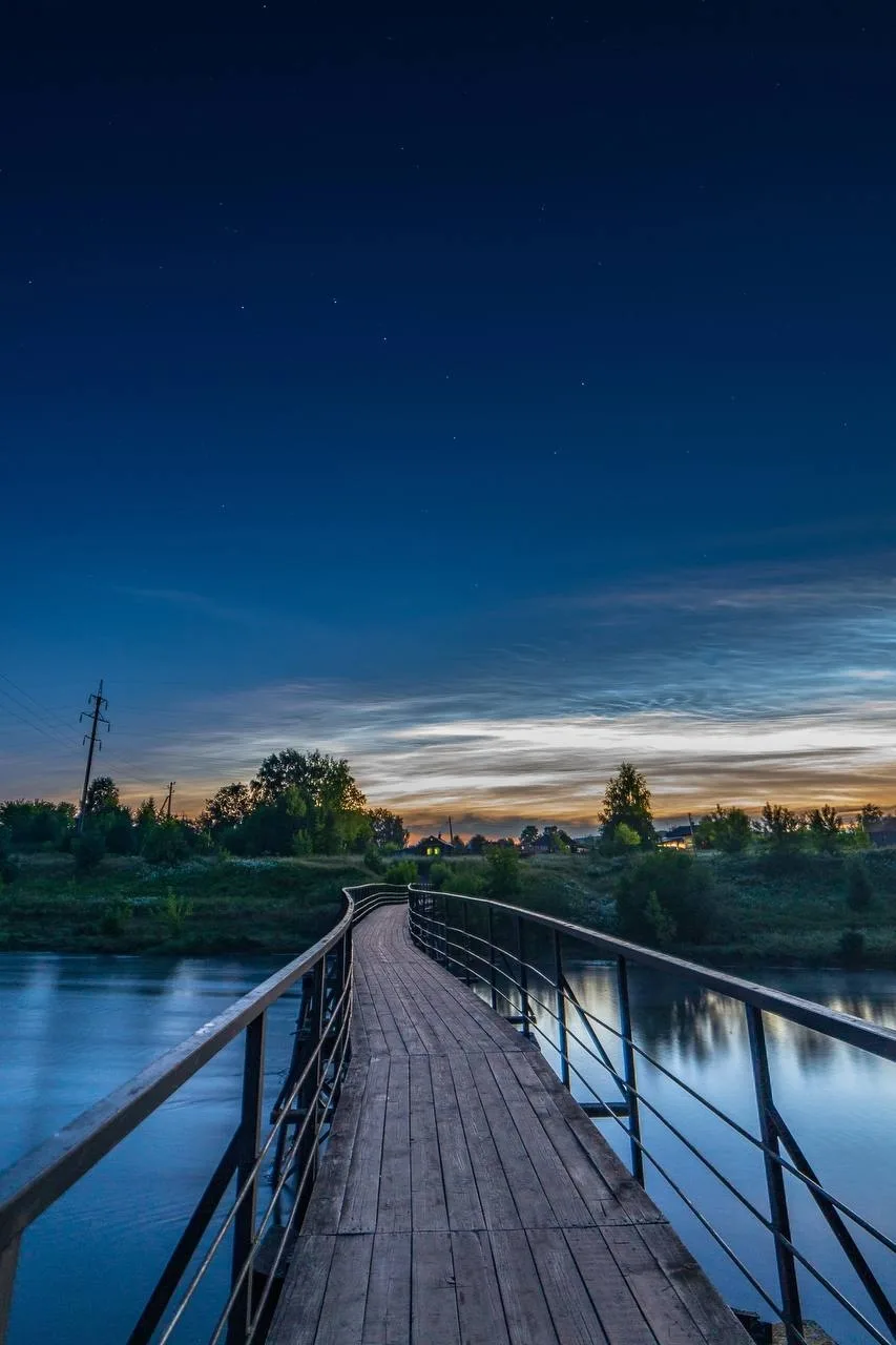 Ночная прогулка у реки, Кировская область
➖➖➖➖➖➖➖➖➖➖➖➖➖➖
📸 Благодарим за фото: Алексей Шуплецов

По