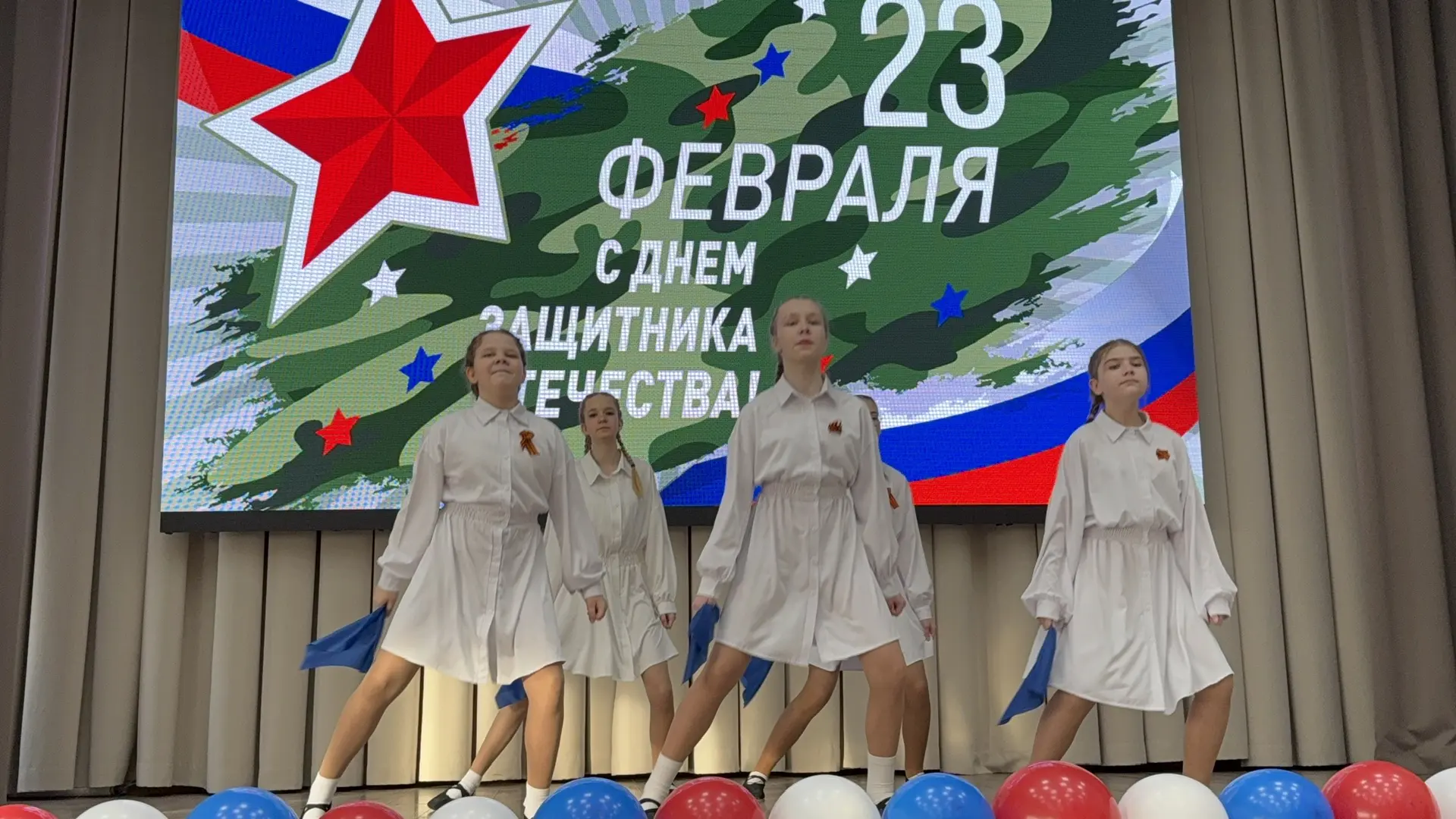В школе №69 прошел торжественный концерт, посвященный Дню защитника Отечества.  В актовом зале школы