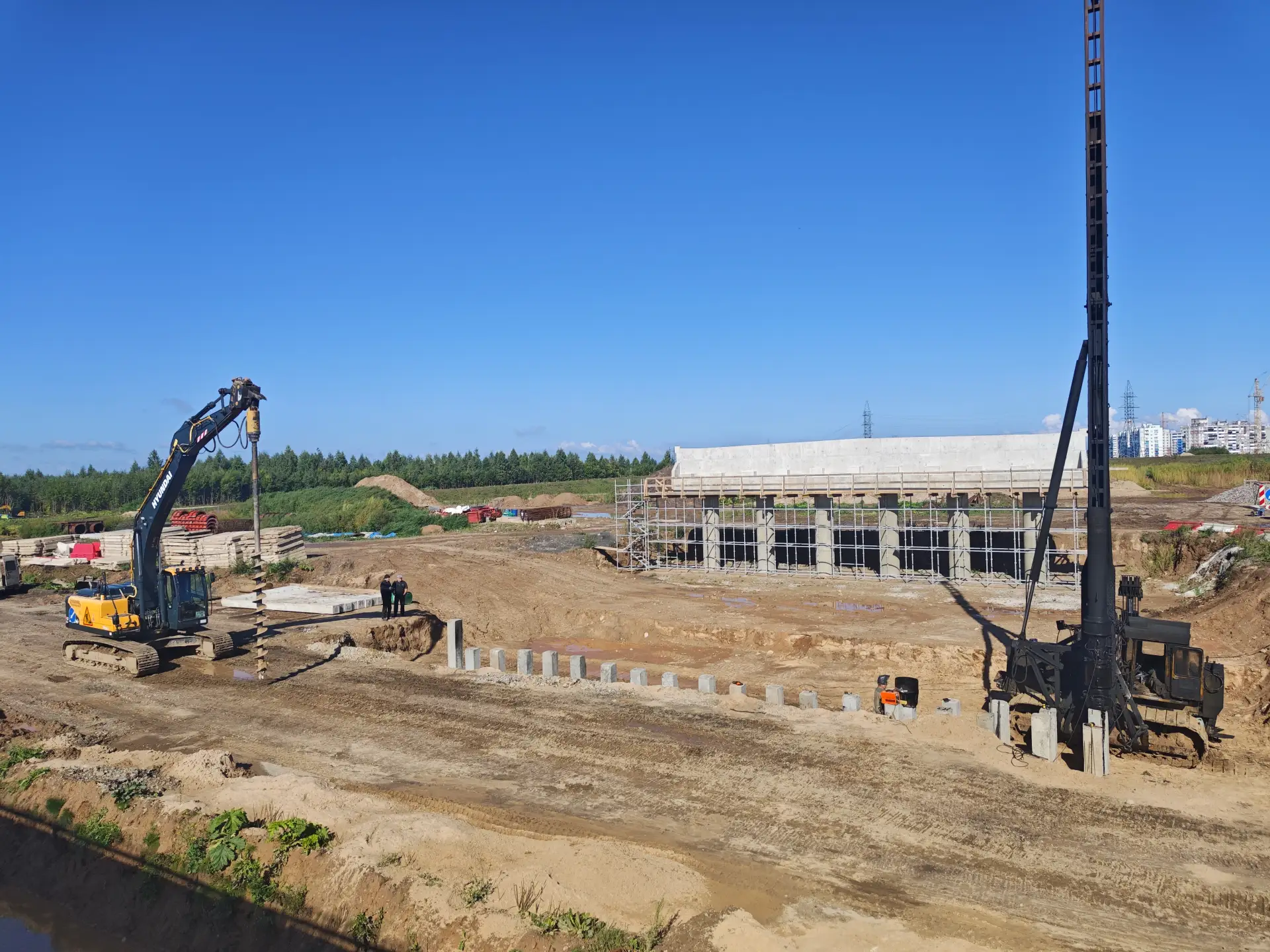 🏗️  Строительство Северного обхода Пскова движется в активном темпе: возводятся опоры ...