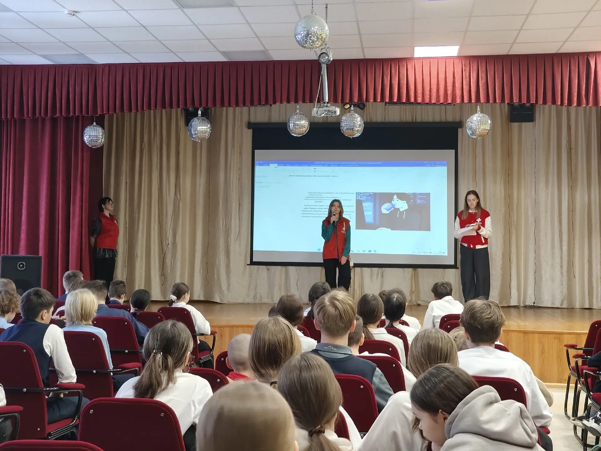 Сегодня, 2️⃣. 0️⃣4️⃣. 2️⃣0️⃣2️⃣6️⃣  в актовом зале школы  состоялась встреча учащихся 7 классов с во