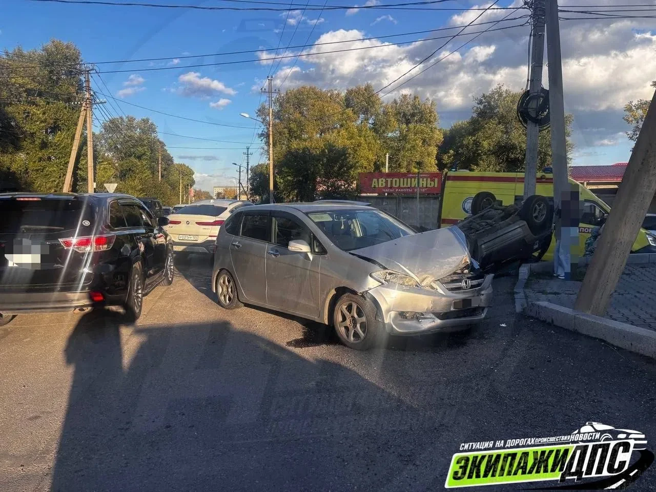 В Уссурийске Honda спровоцировала переворот Mitsubishi Pajero Mini