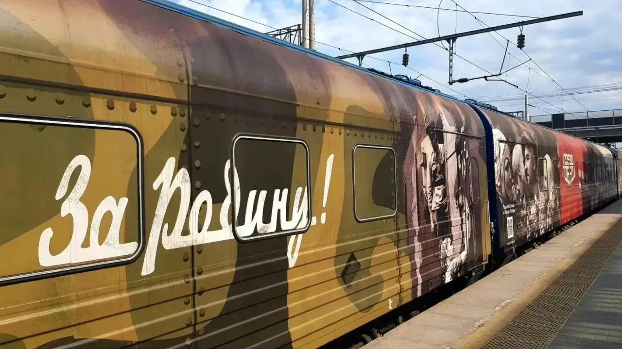 🚂 Учащиеся МОУ СШ № 130 посетили уникальный передвижной музей «Поезд Победы».