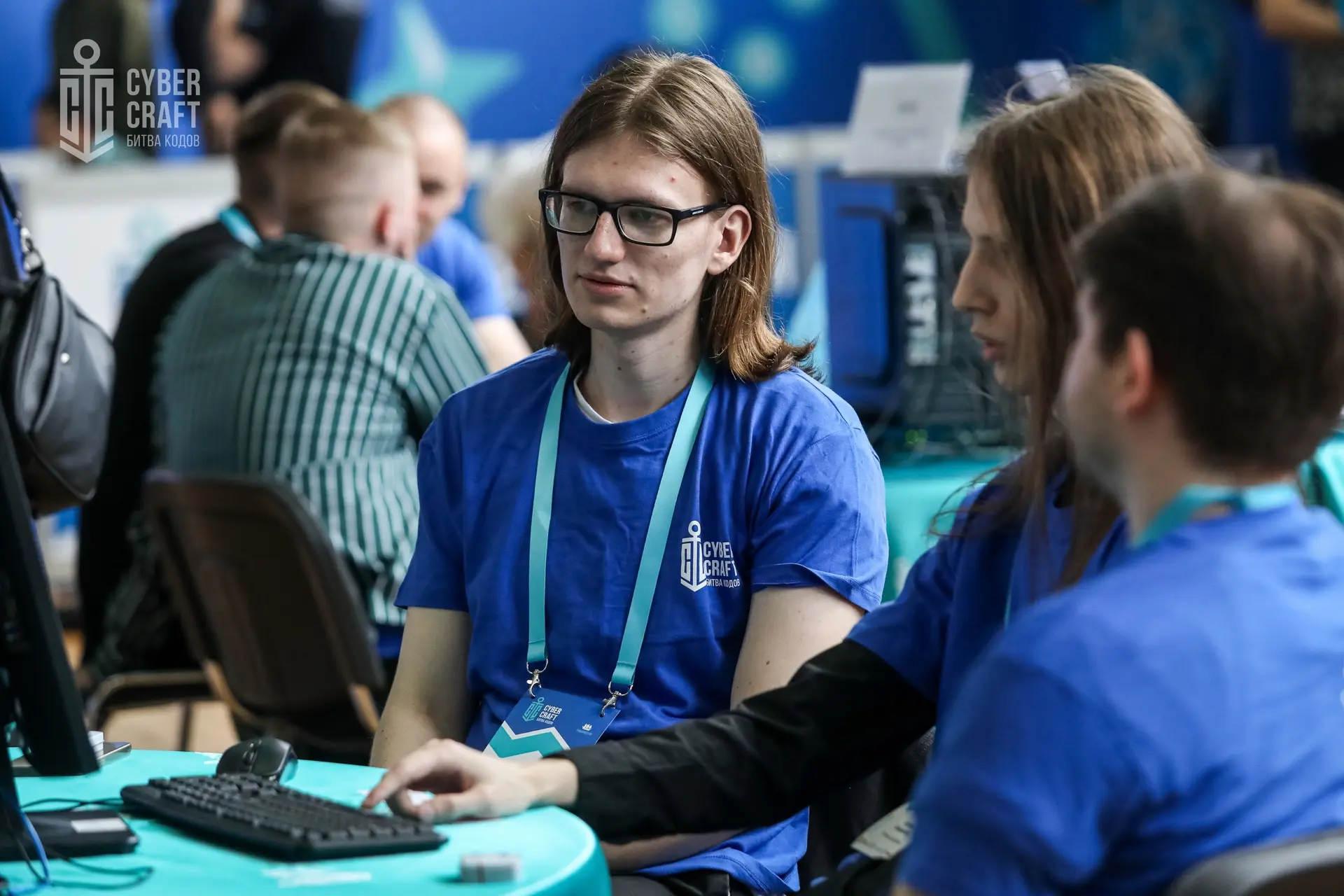 💻Экономисты на олимпиаде по программированию VrnCode-2026    Студенты экономического факультета прин