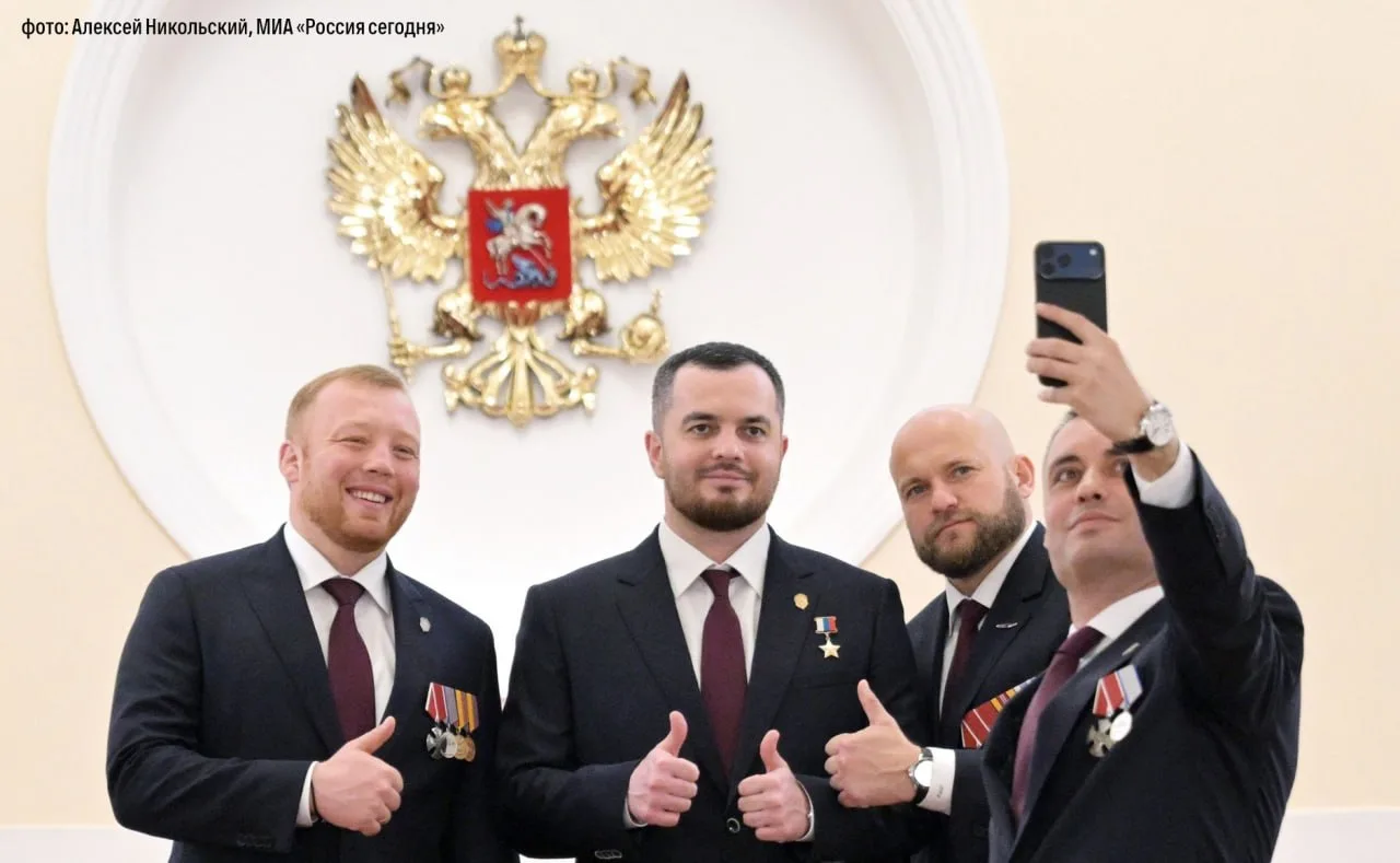 🎖Владимир Путин встретился с выпускниками федеральной кадровой программы «Время героев»  Ветераны СВ