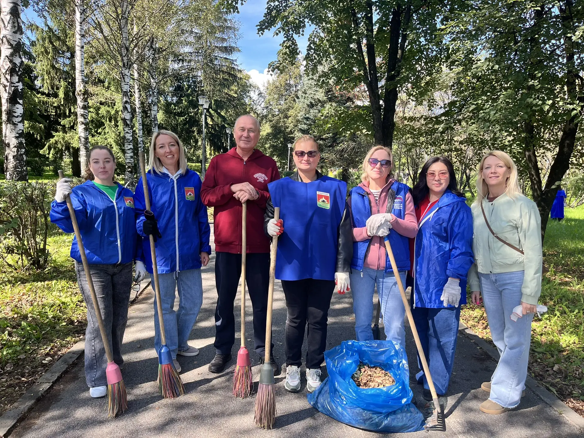 🍁🍁🍁 Осенний субботник: время не любоваться листопадом, а наводить порядок!