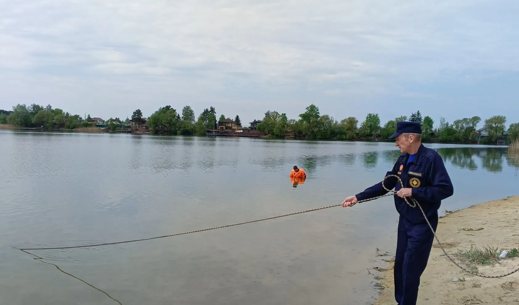 🤿Спасатели проводят водолазное обследование мест отдыха на водоемах Орловской области  Сотрудники по